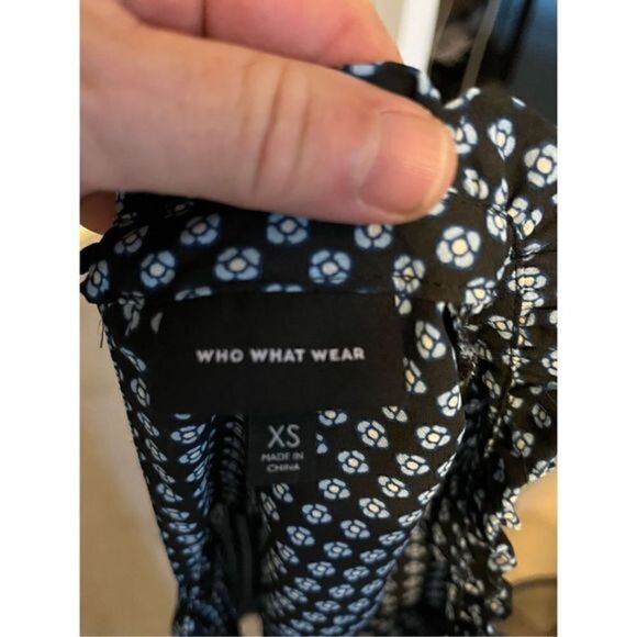 Who What Wear Navy Blue Sleeveless Top. High neck. Size XS - Picture 2 of 5